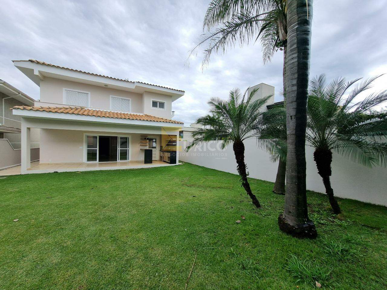 Casa em condomínio à venda no Condomínio Fiorella em Valinhos/SP: Quintal espaçoso