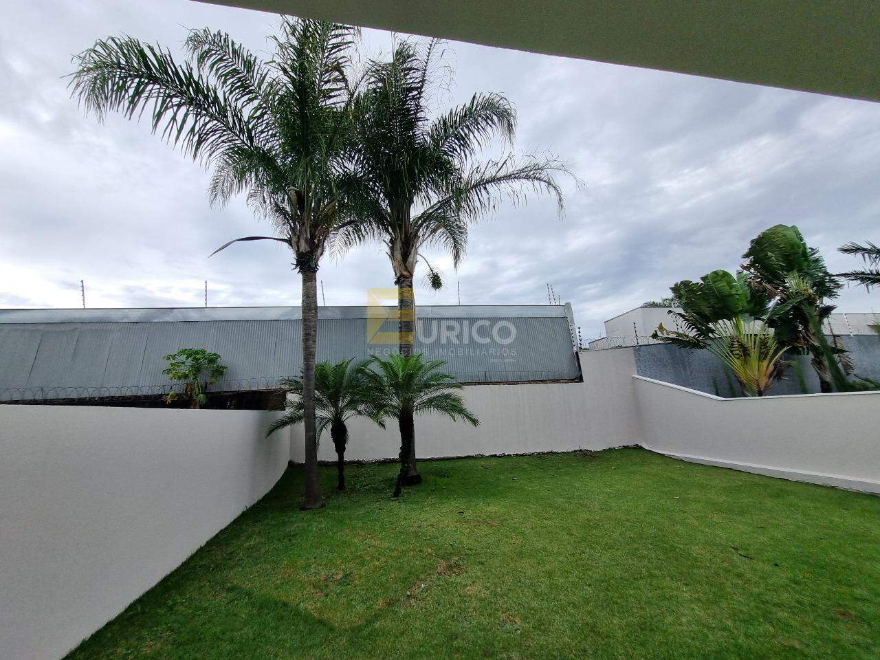 Casa em condomínio à venda no Condomínio Fiorella em Valinhos/SP: Quintal espaçoso
