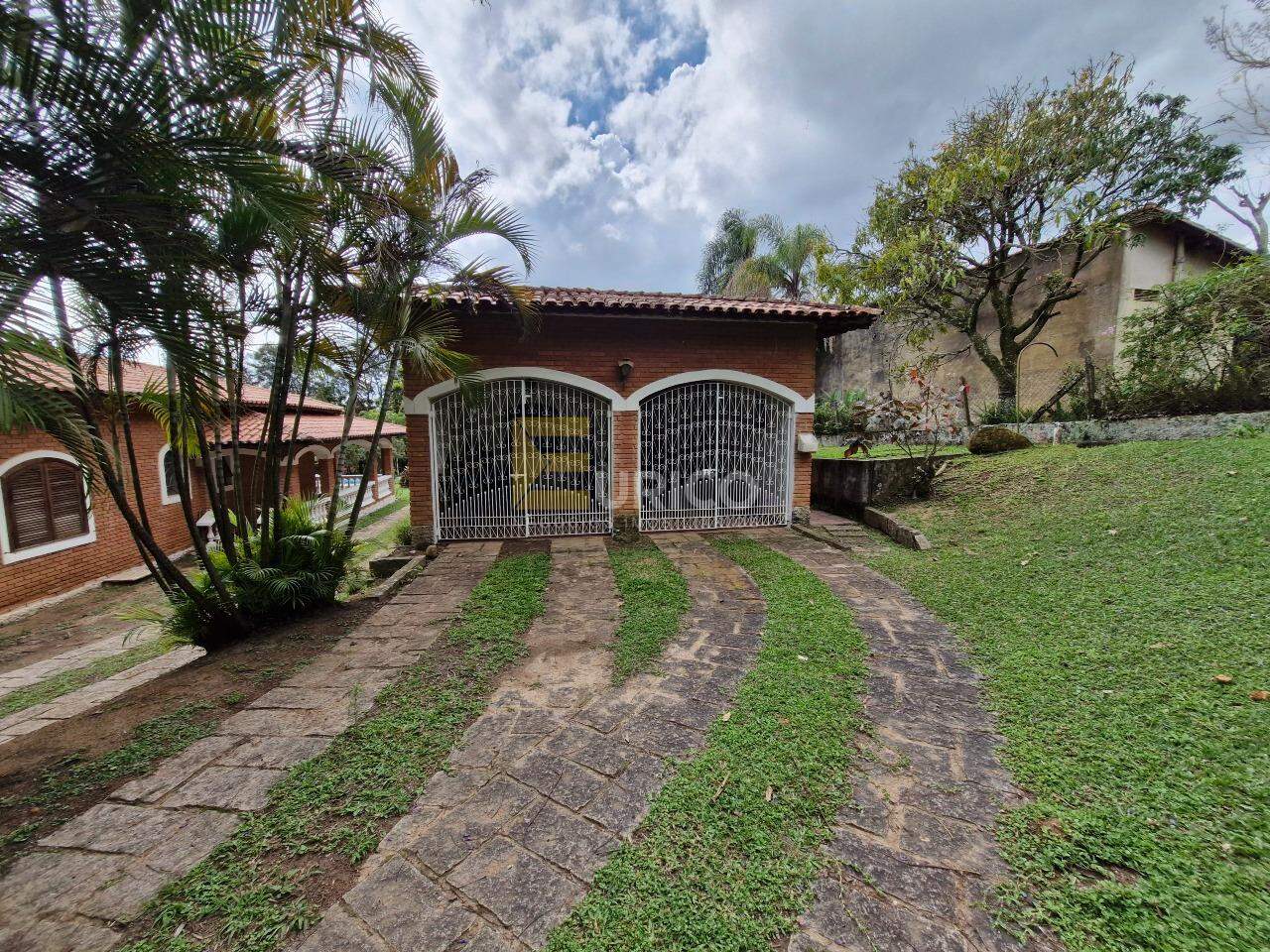 Chácara à venda no Parque Valinhos em Valinhos/SP: Garagem Coberta