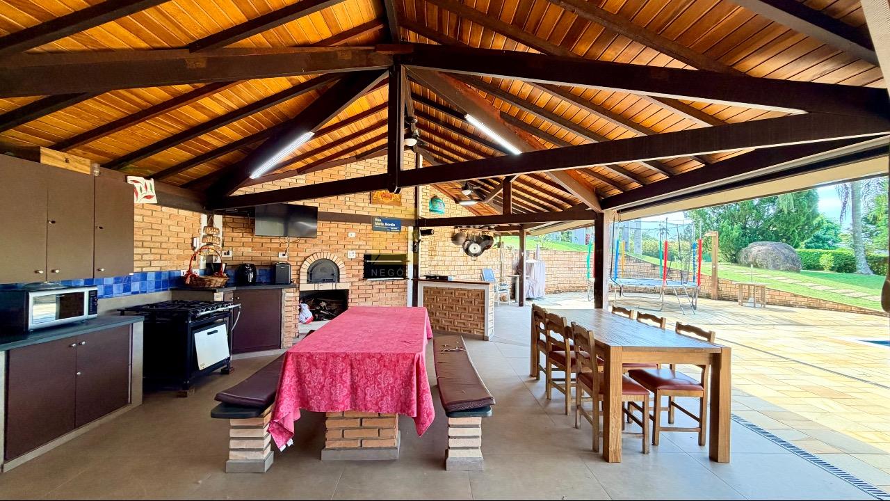 Casa em condomínio à venda no Condomínio Chácaras do Lago em Vinhedo/SP: 