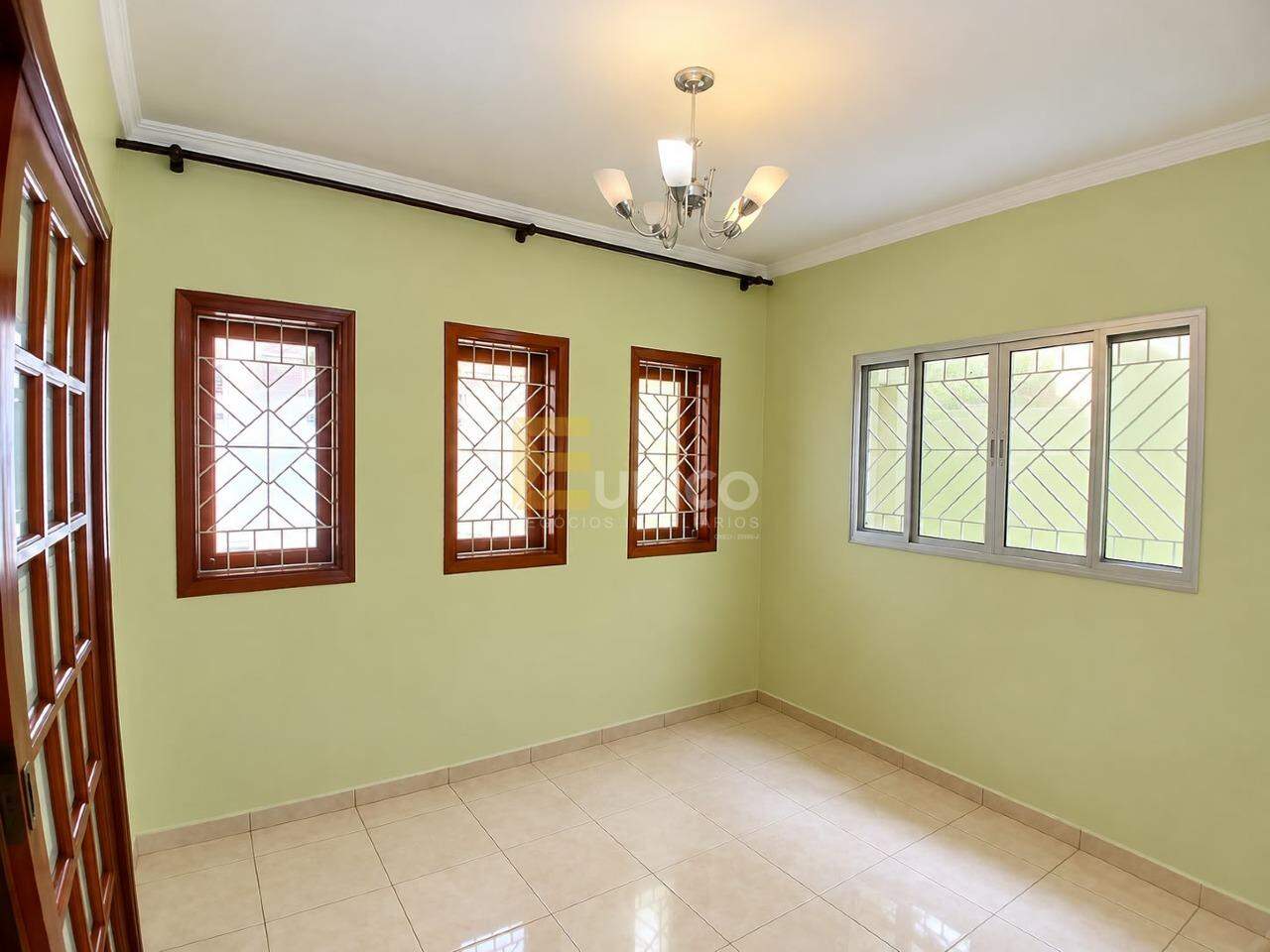 Casa à venda no JARDIM DAS VITÓRIAS RÉGIAS em Valinhos/SP: 