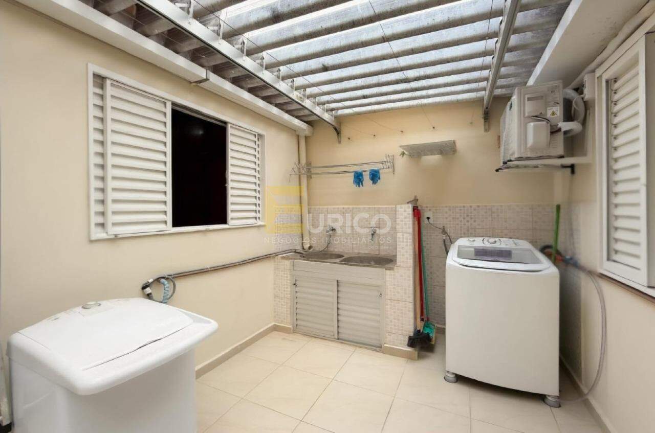 Casa à venda no PARQUE DAS COLINAS em Valinhos/SP: 
