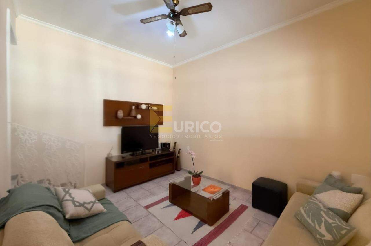 Casa à venda no PARQUE DAS COLINAS em Valinhos/SP: 