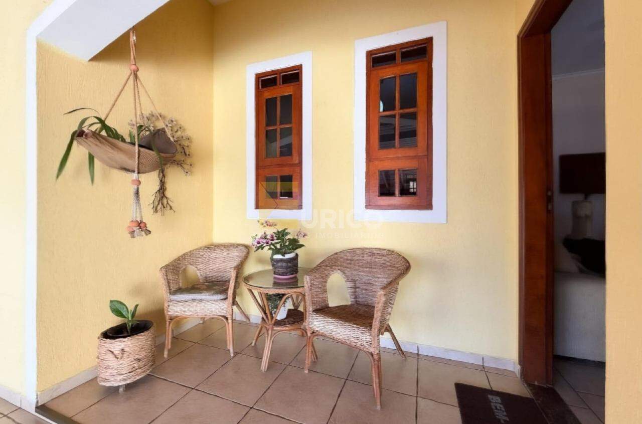 Casa à venda no PARQUE DAS COLINAS em Valinhos/SP: 