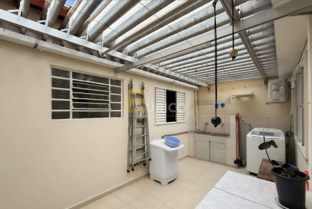 Casa à venda no PARQUE DAS COLINAS em Valinhos/SP: 