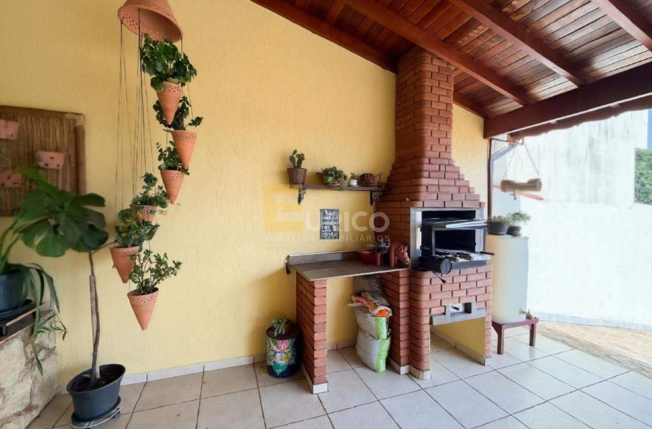 Casa à venda no PARQUE DAS COLINAS em Valinhos/SP: 