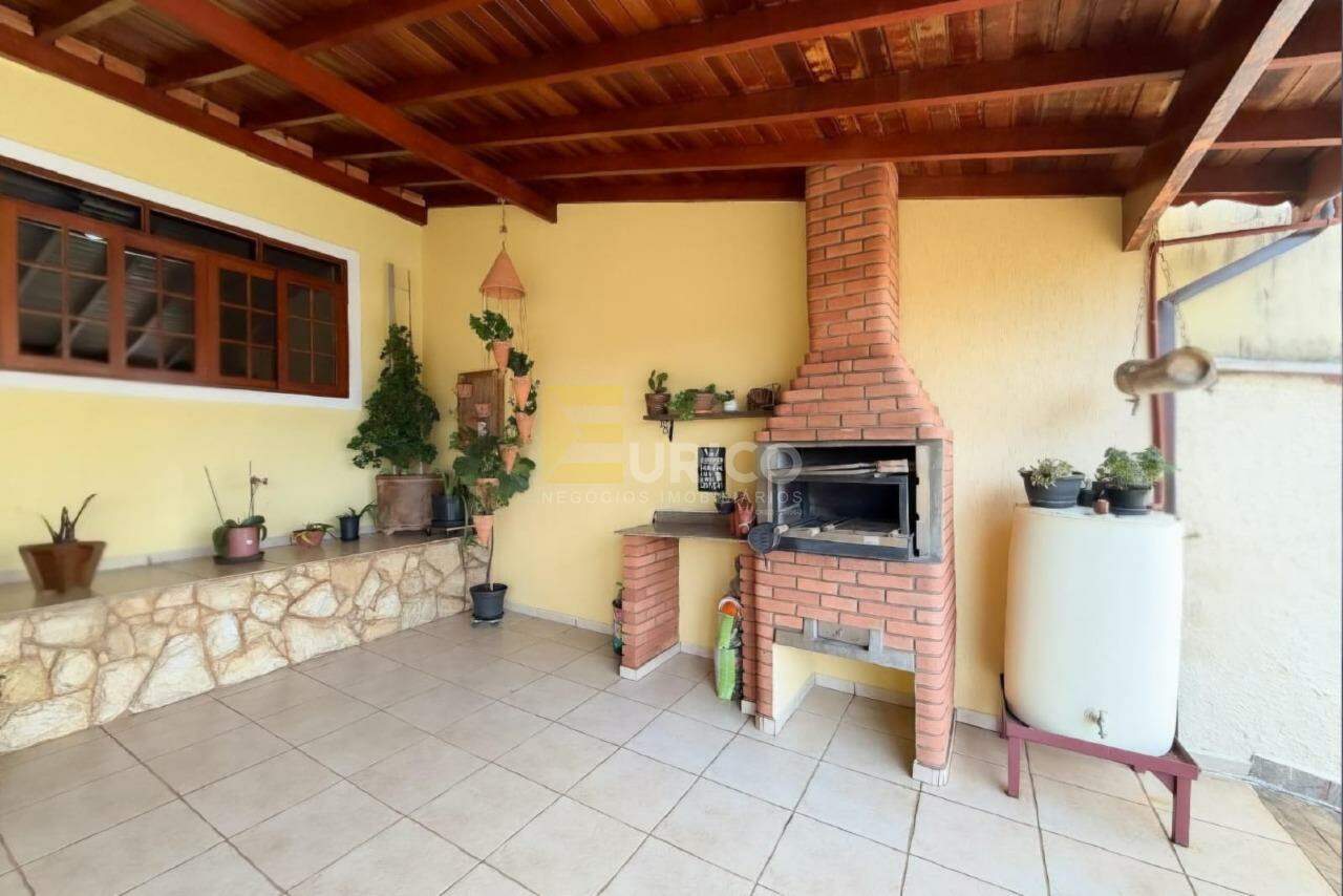 Casa à venda no PARQUE DAS COLINAS em Valinhos/SP: 