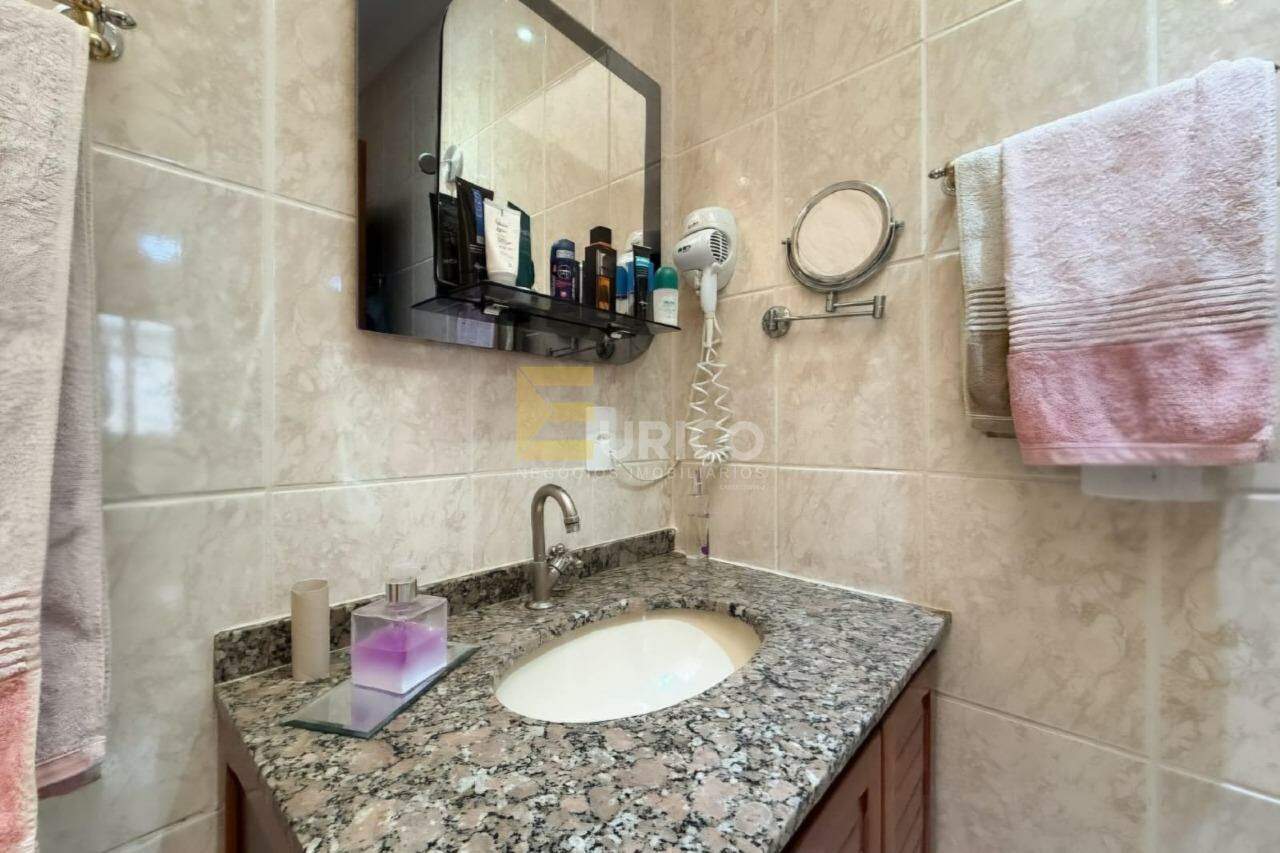 Casa à venda no PARQUE DAS COLINAS em Valinhos/SP: 