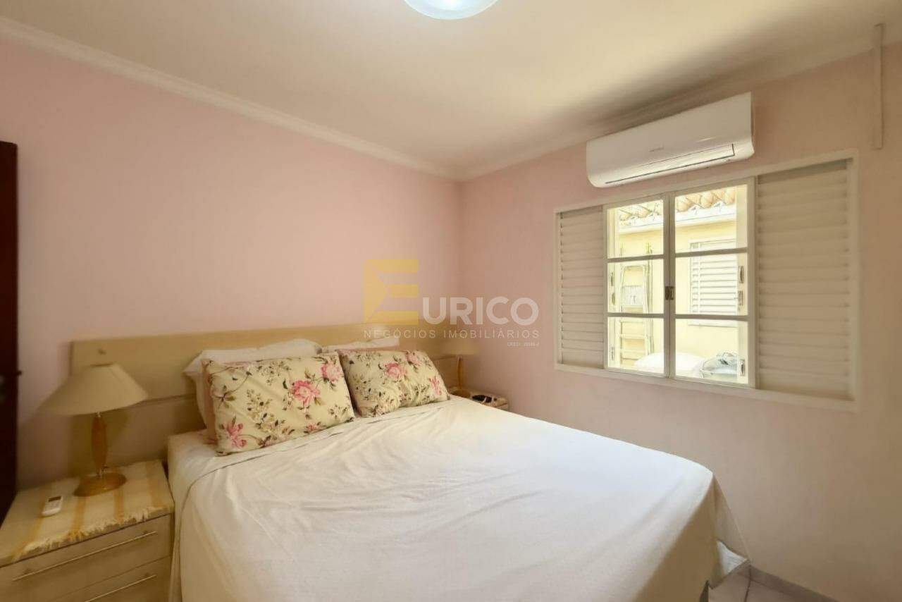 Casa à venda no PARQUE DAS COLINAS em Valinhos/SP: 