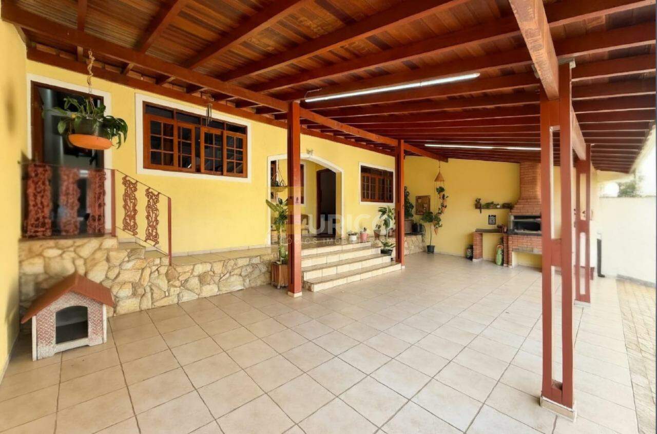 Casa à venda no PARQUE DAS COLINAS em Valinhos/SP: 