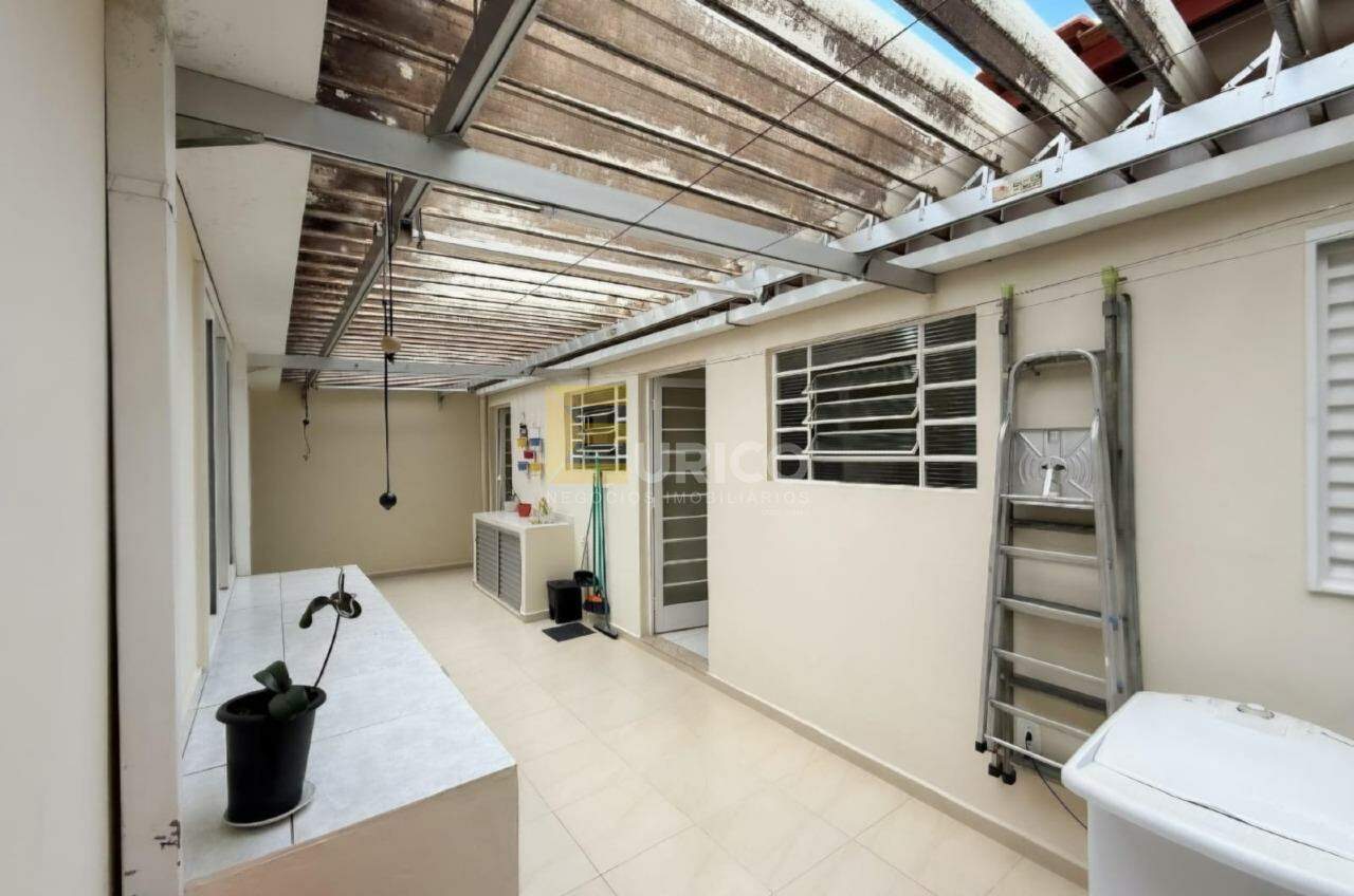 Casa à venda no PARQUE DAS COLINAS em Valinhos/SP: 