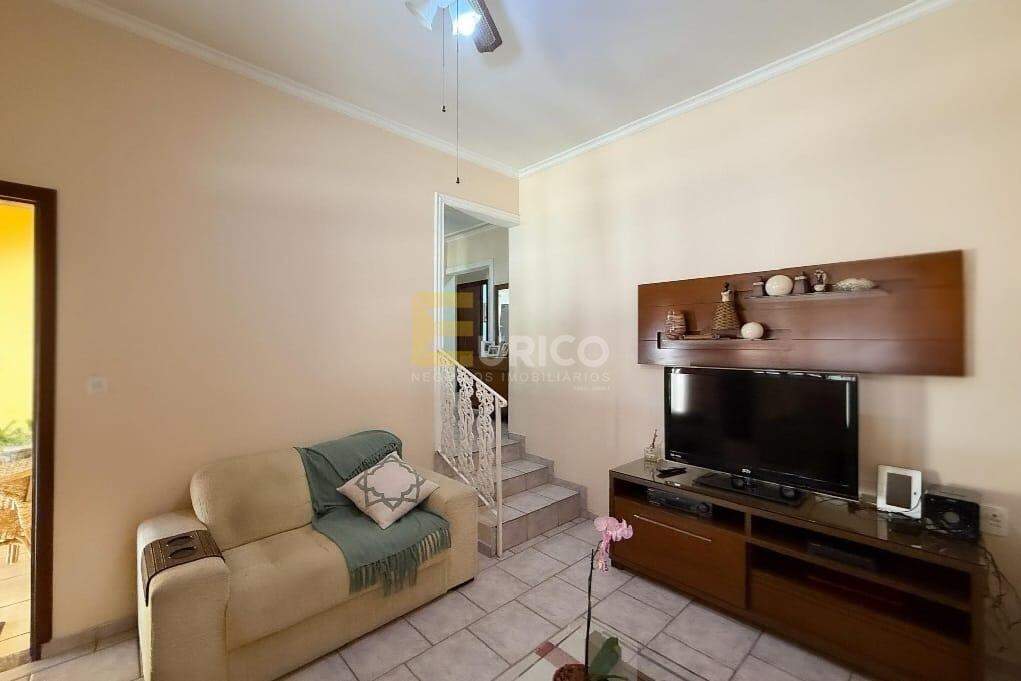 Casa à venda no PARQUE DAS COLINAS em Valinhos/SP: 