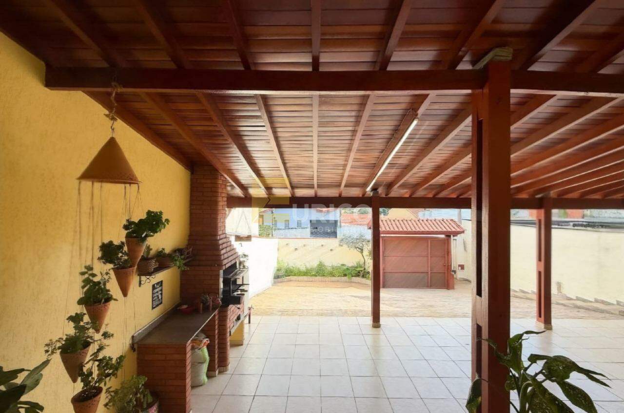 Casa à venda no PARQUE DAS COLINAS em Valinhos/SP: 