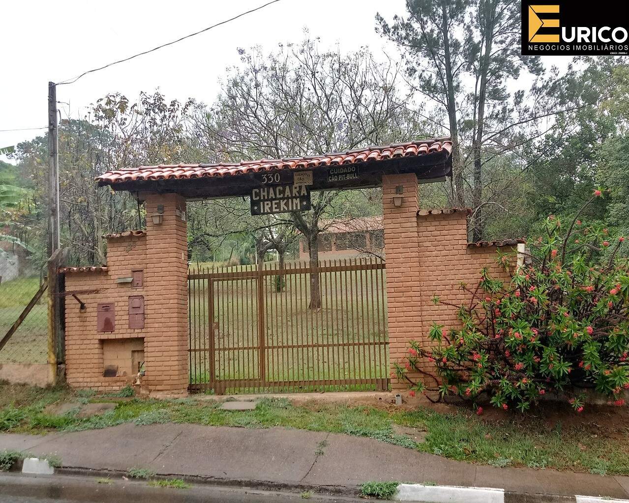 Chácara à venda no Pinheirinho em Vinhedo/SP: Entrada principal