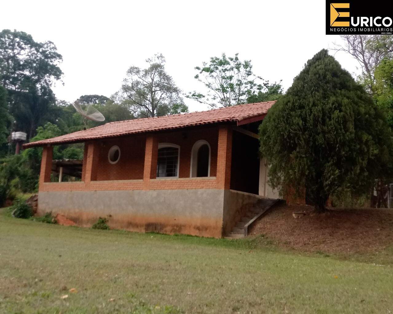 Chácara à venda no Pinheirinho em Vinhedo/SP: Vista casa