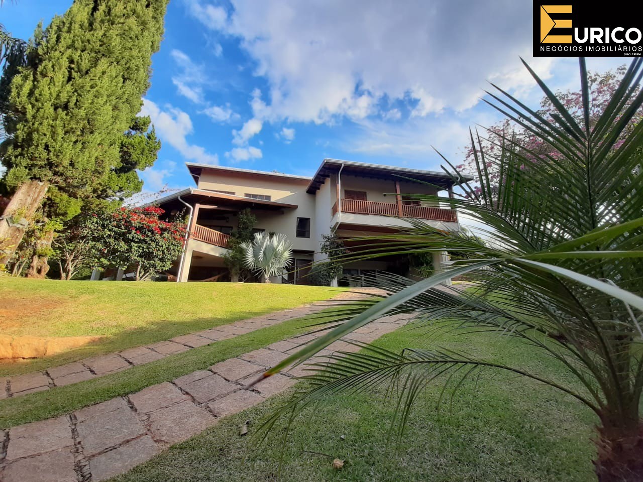 Casa à venda no Condomínio Vale da Santa Fé em Vinhedo/SP: Vista Frontal