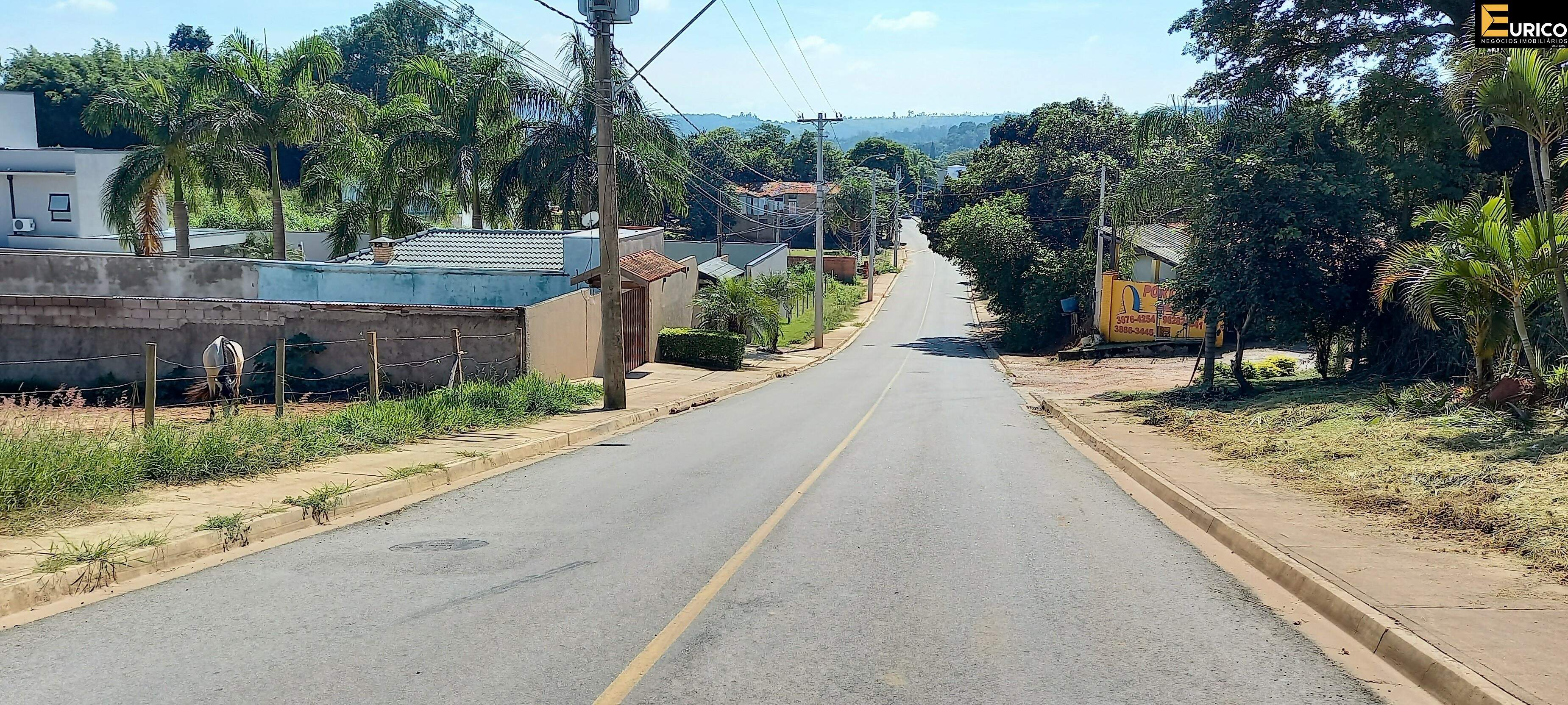 Terreno à venda no Pinheirinho em Vinhedo/SP: Rua, parte de baixo, na frente do terreno