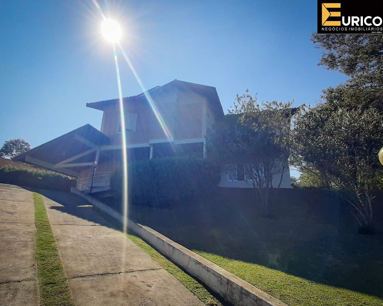 Casa em condomínio à venda no Condomínio Vale da Santa Fé em Vinhedo/SP: Foto 01