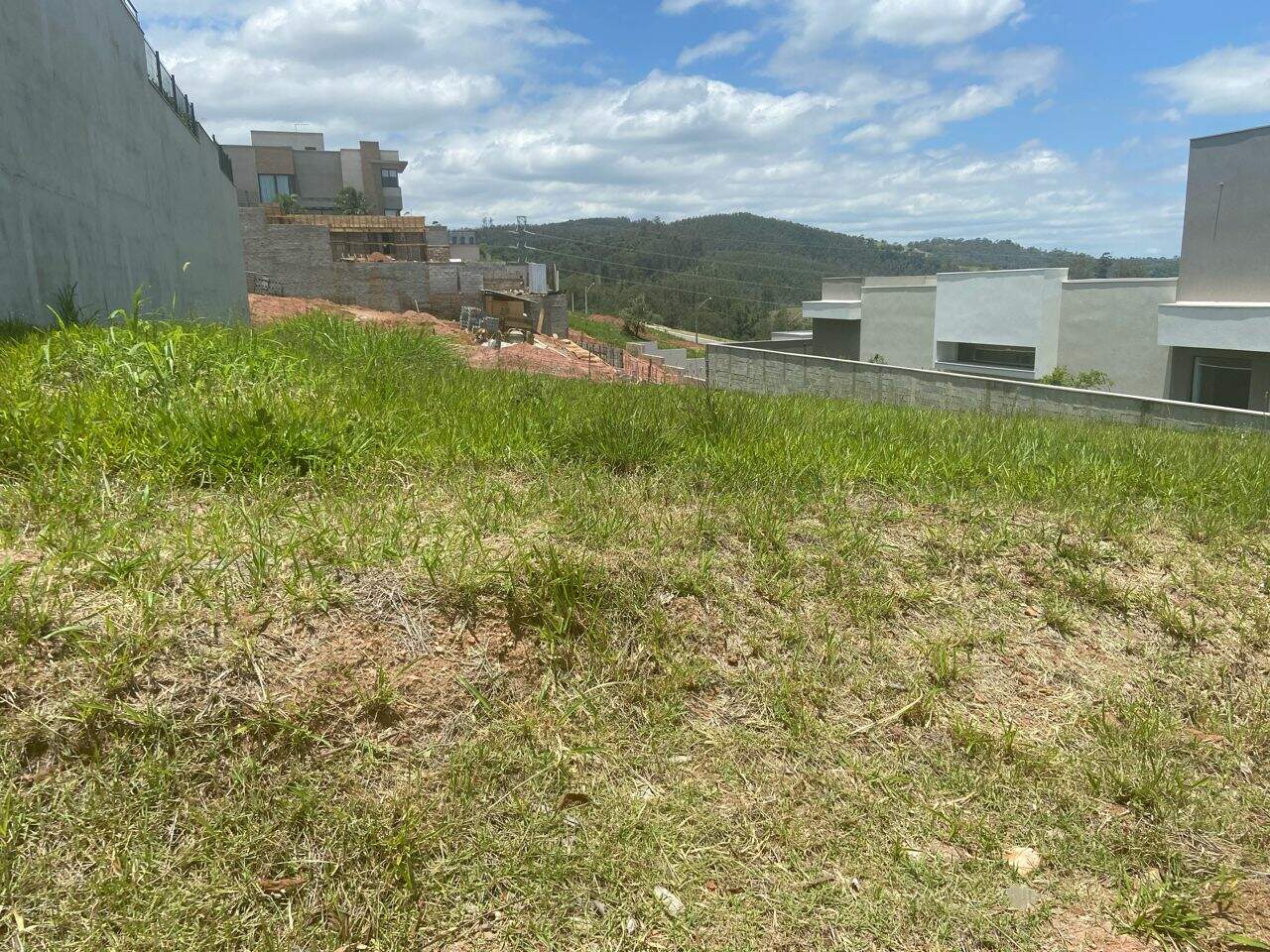Terreno em Condomínio à venda no Condomínio Campo de Toscana em Vinhedo/SP: Foto