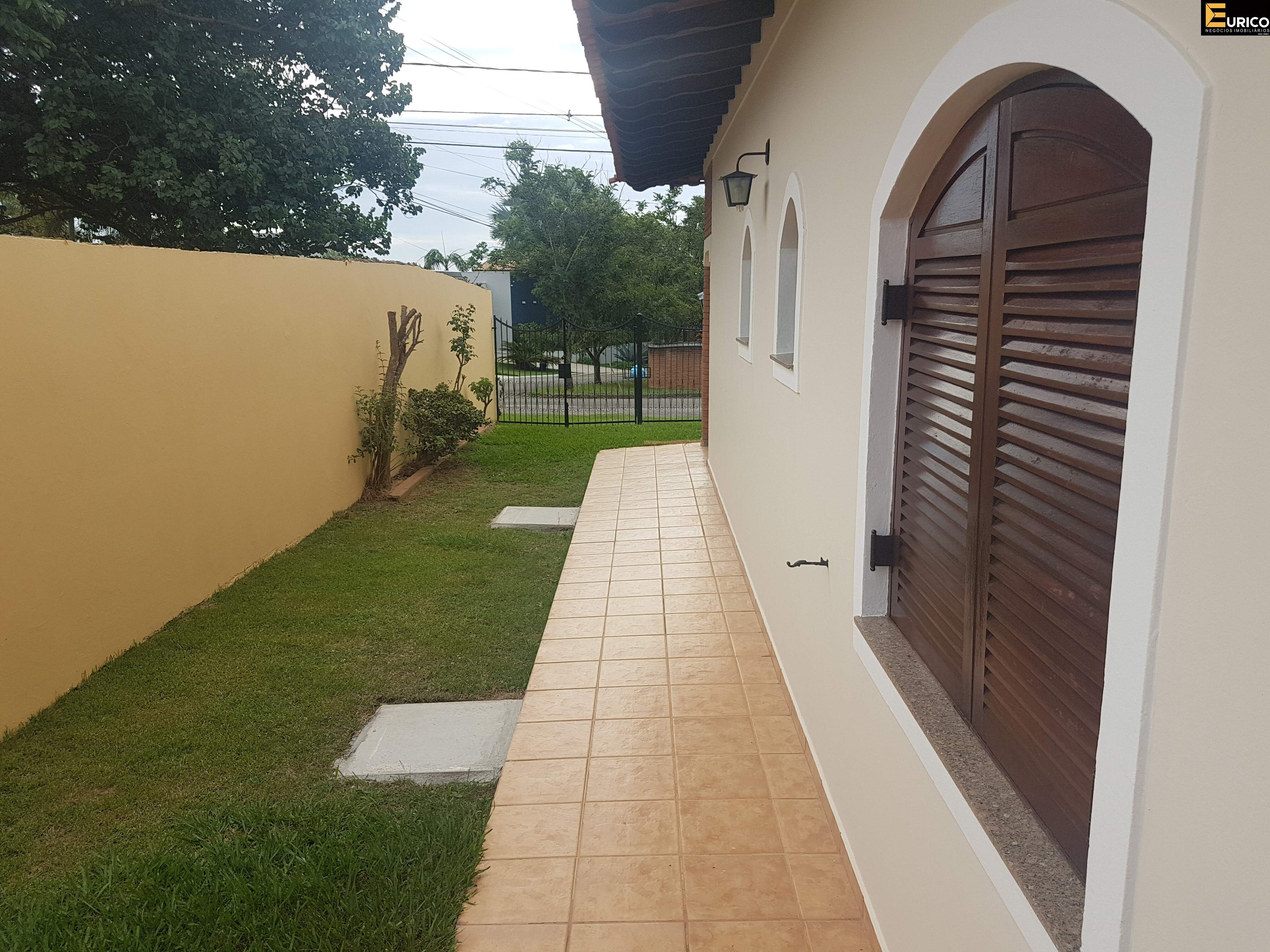 Casa em condomínio para aluguel no Condomínio Estância Marambaia em Vinhedo/SP: Vista lateral