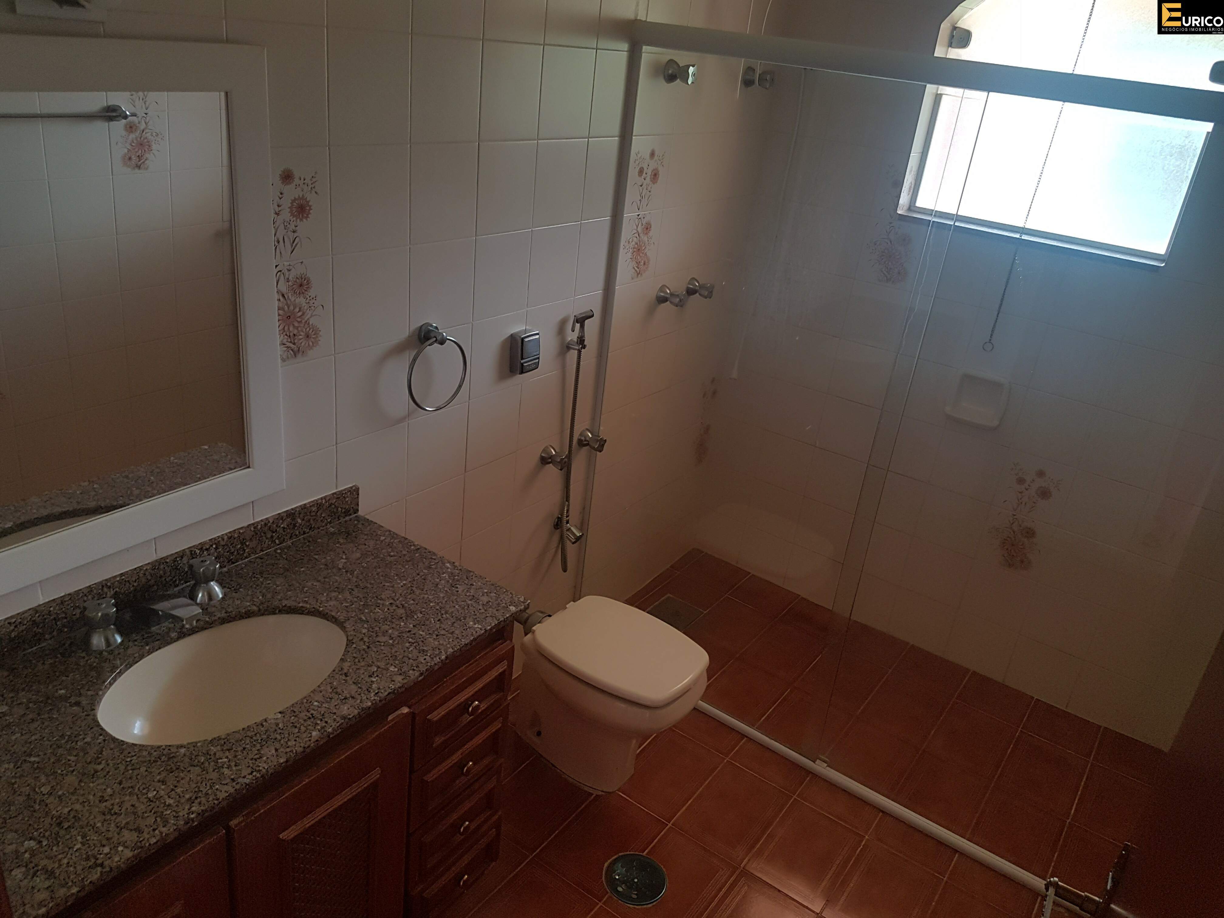 Casa em condomínio para aluguel no Condomínio Estância Marambaia em Vinhedo/SP: Suíte / Banheiro