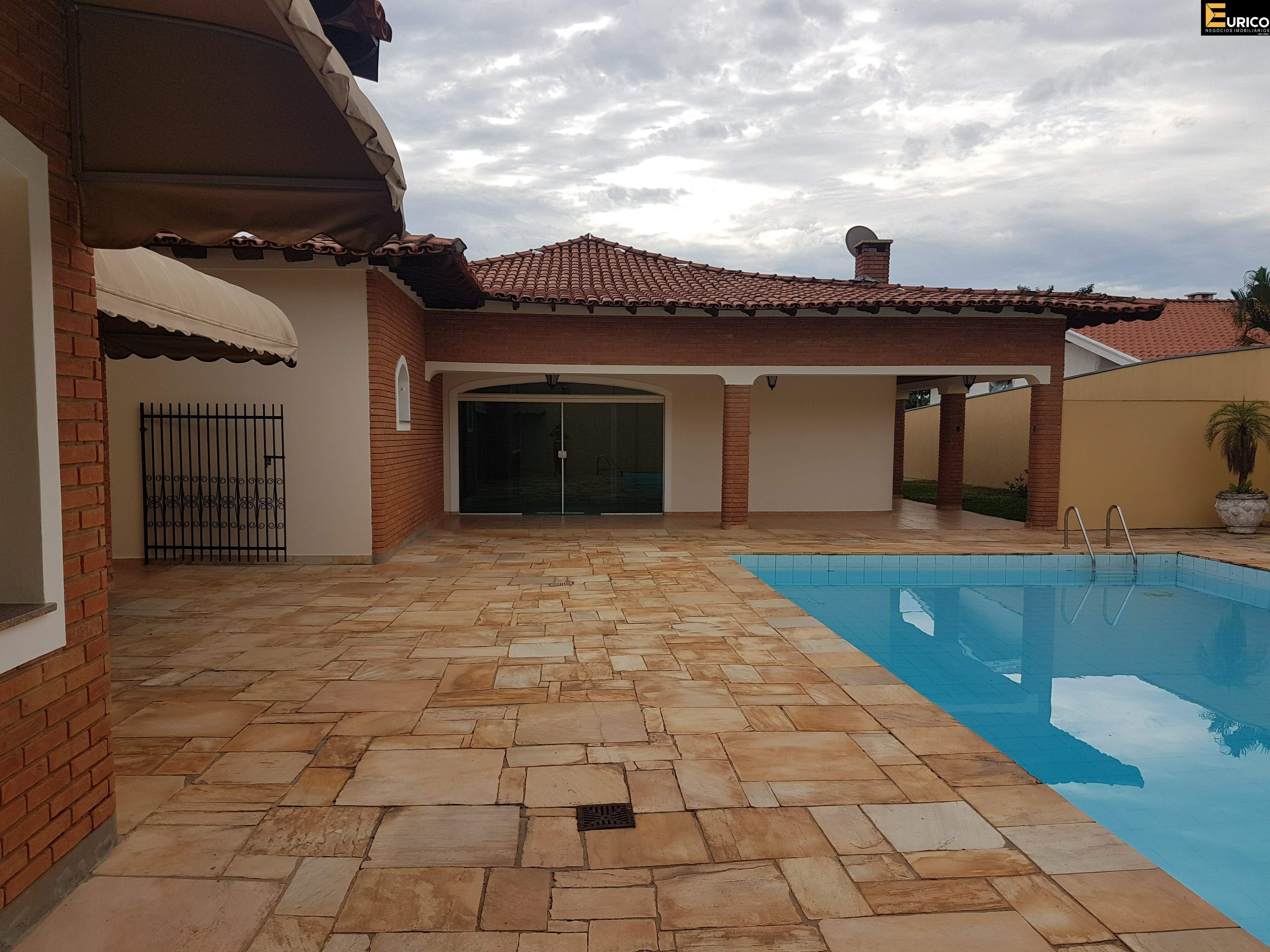 Casa em condomínio para aluguel no Condomínio Estância Marambaia em Vinhedo/SP: Área de lazer / piscina em alvenaria