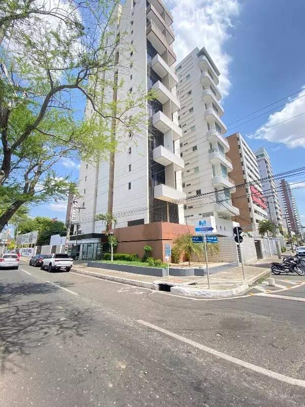 Apartamento à venda no Jóquei: 