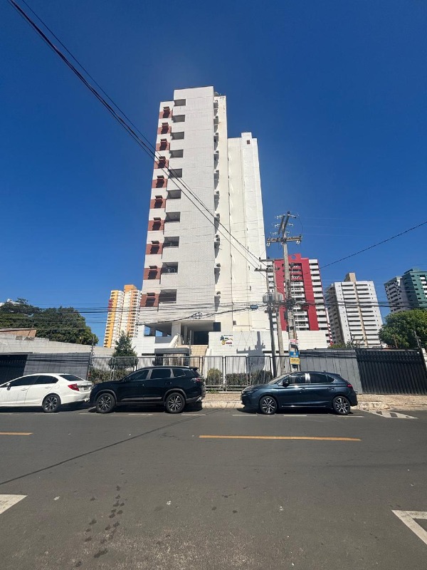Apartamento à venda no Jóquei Clube: 