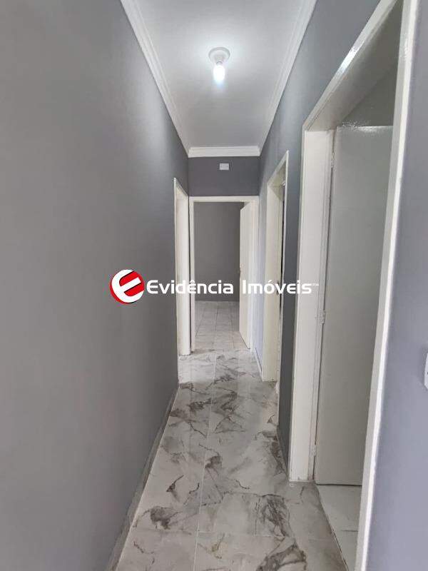 Casa à venda no Parque Oratório: corredor