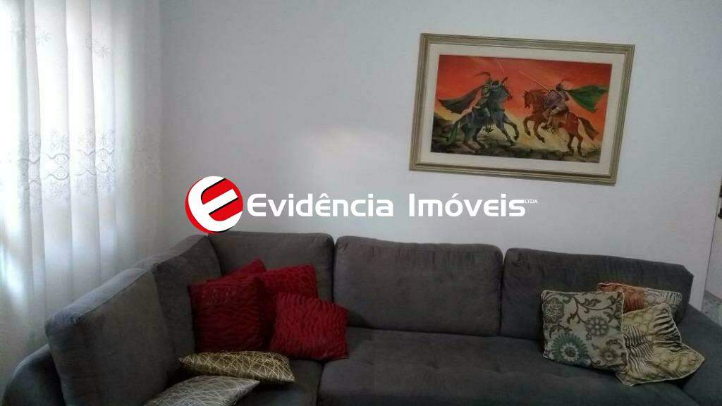 Sobrado à venda no Vila Scarpelli: 