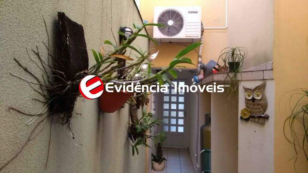 Sobrado à venda no Vila Scarpelli: 