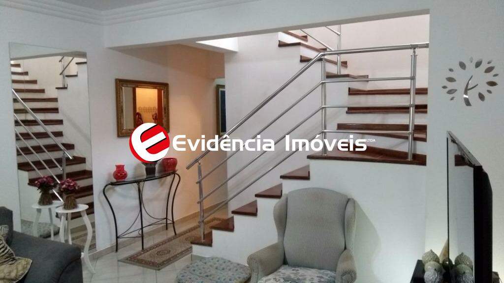 Sobrado à venda no Vila Scarpelli: 