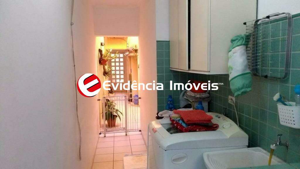 Sobrado à venda no Vila Scarpelli: 