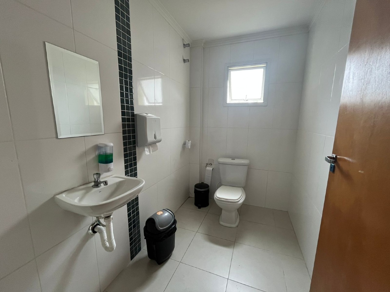 Sala para aluguel no Jardim: Banheiro