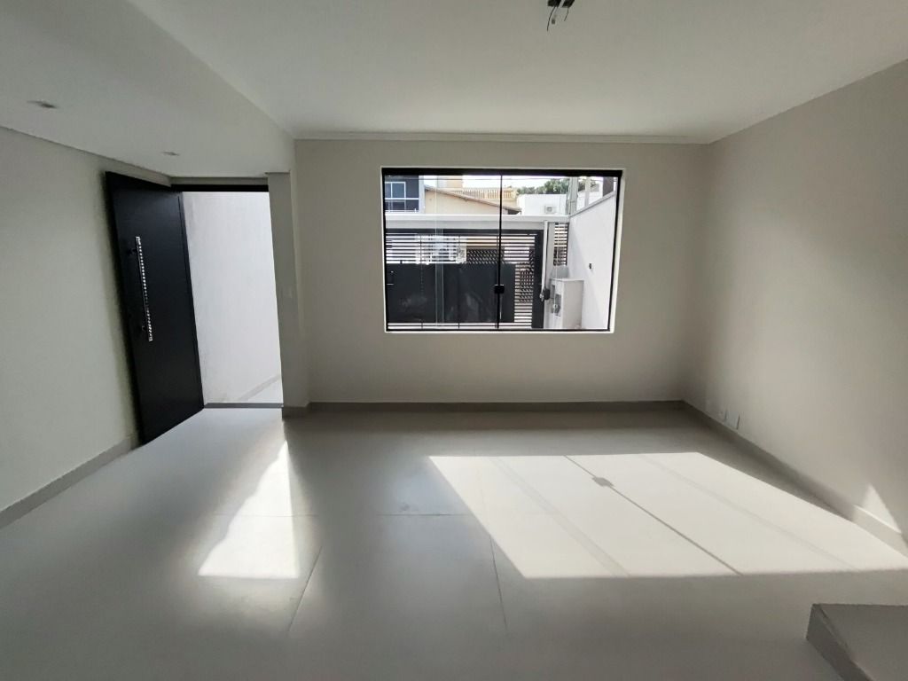 Sobrado à venda no Vila Scarpelli: 