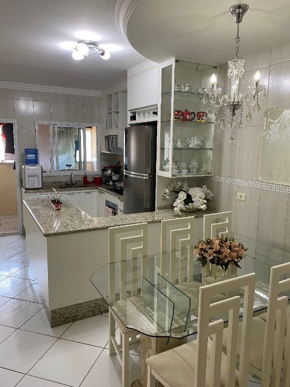 Sobrado à venda no Vila Eldízia: 