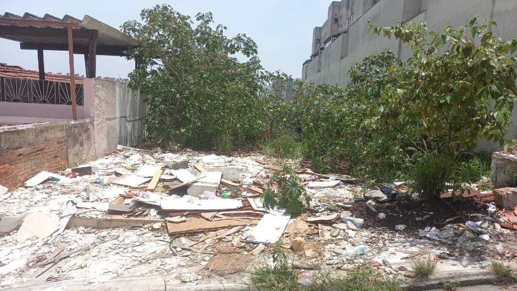 Terreno à venda no Vila Príncipe de Gales: 