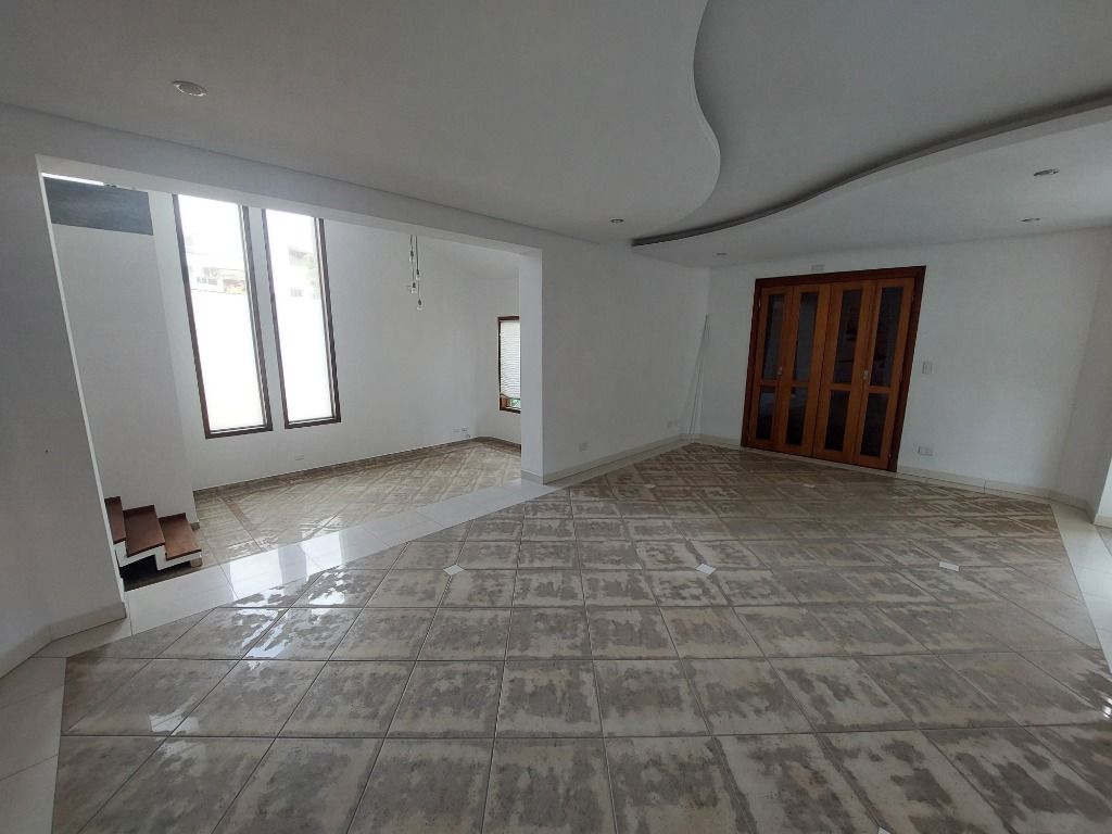 Sobrado à venda no Vila Scarpelli: 