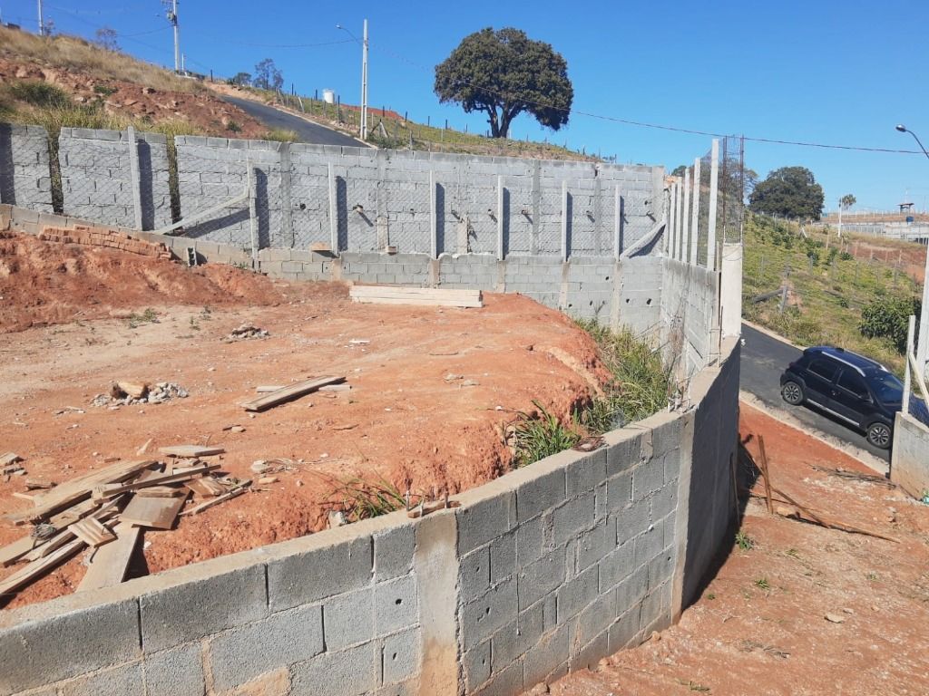 Terreno à venda no Jardim Do Pinhal: 