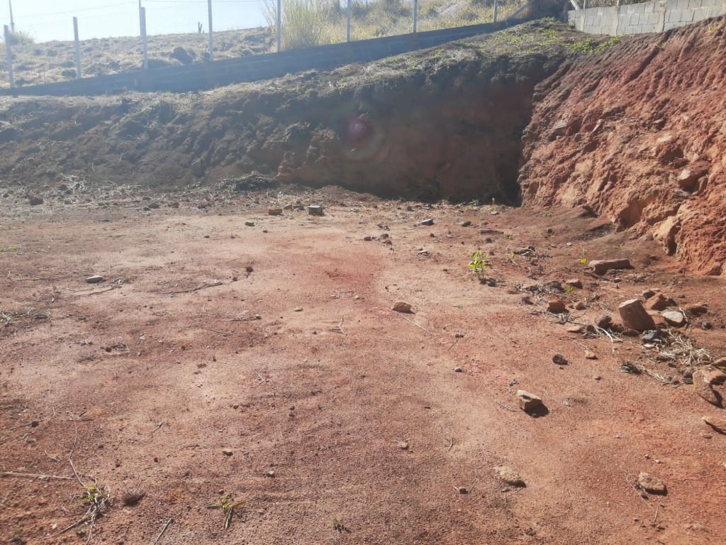 Terreno à venda no Jardim Do Pinhal: 