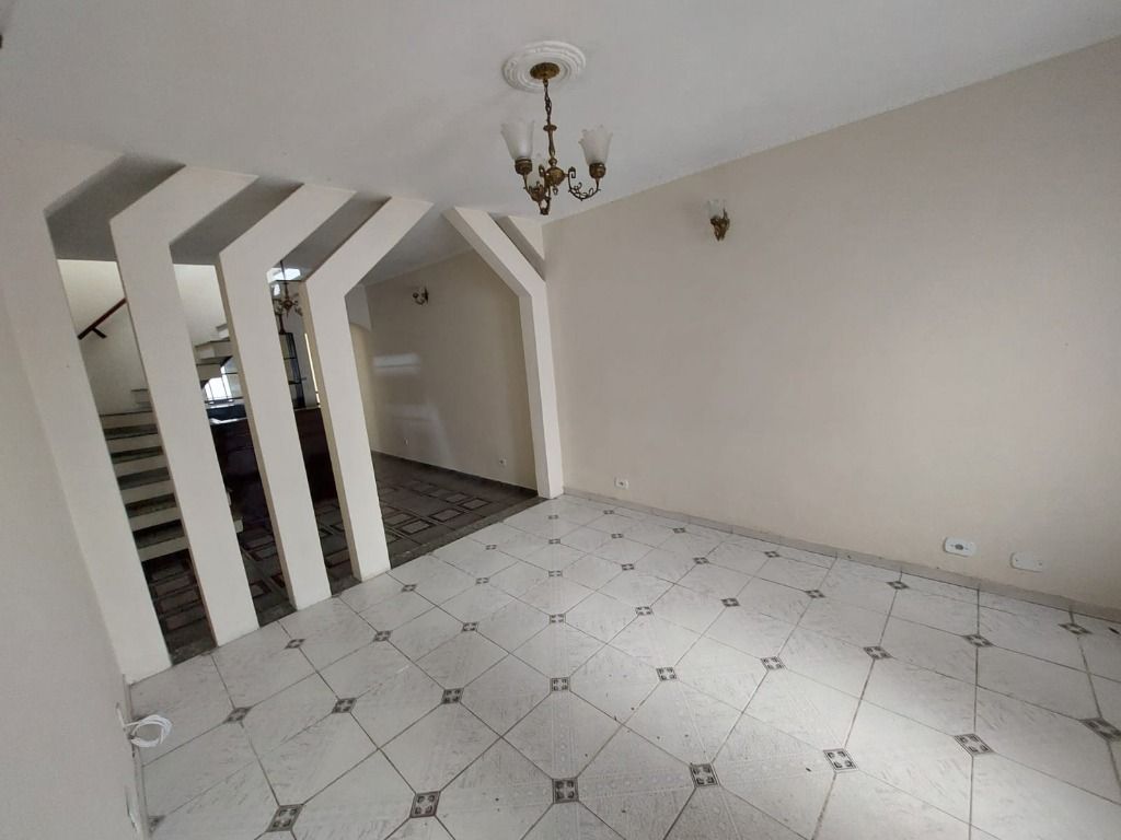 Sobrado à venda no Vila Scarpelli: 