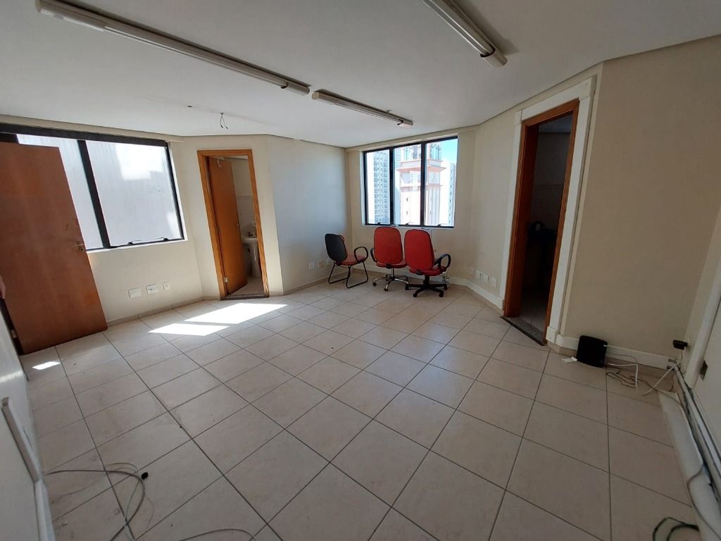 Sala à venda no Centro: 