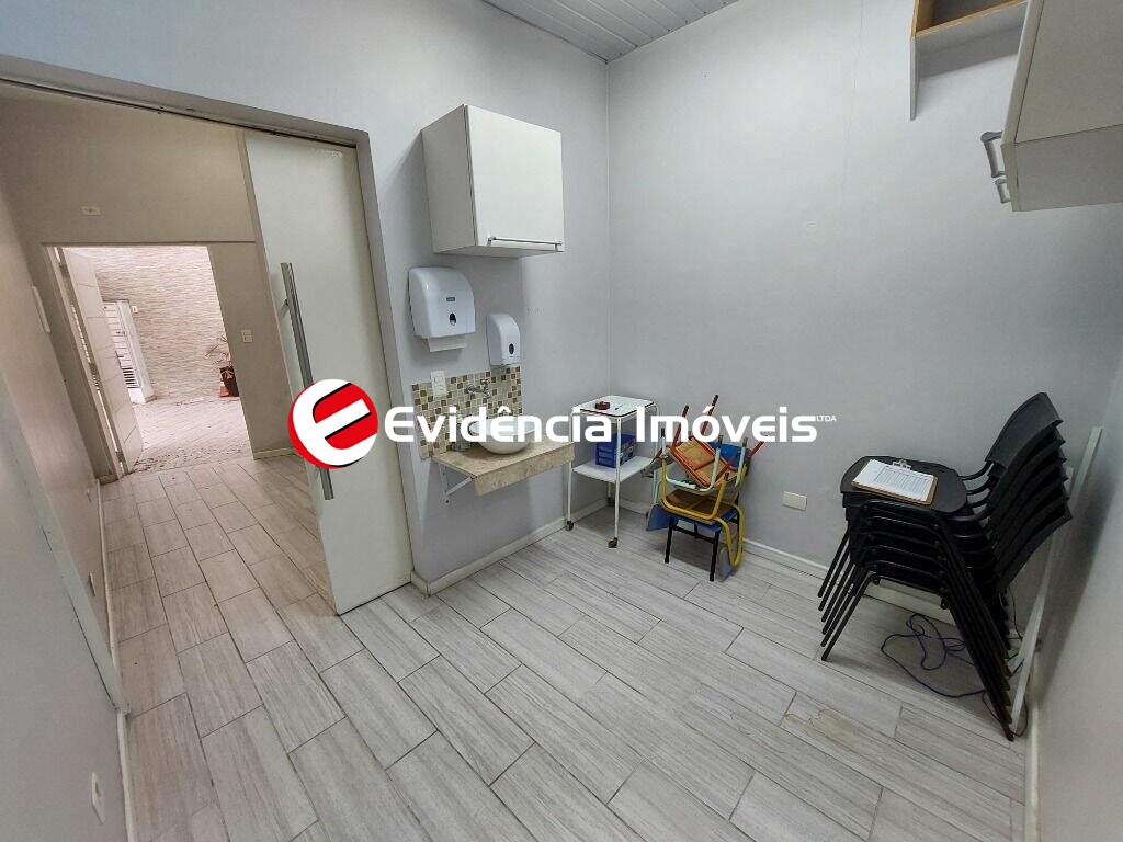 Sobrado à venda no Vila Scarpelli: 