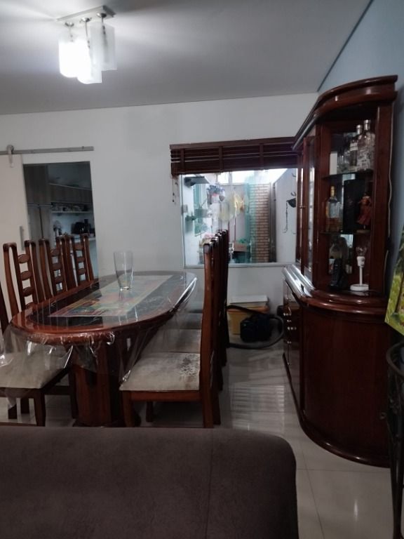 Sobrado à venda no Vila Scarpelli: 