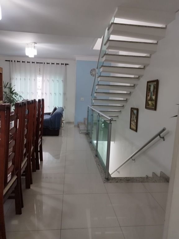 Sobrado à venda no Vila Scarpelli: 