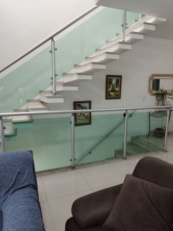 Sobrado à venda no Vila Scarpelli: 