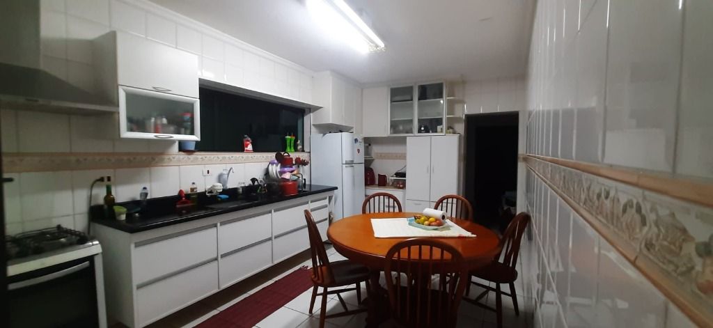 Sobrado à venda no Jardim Cristiane: 