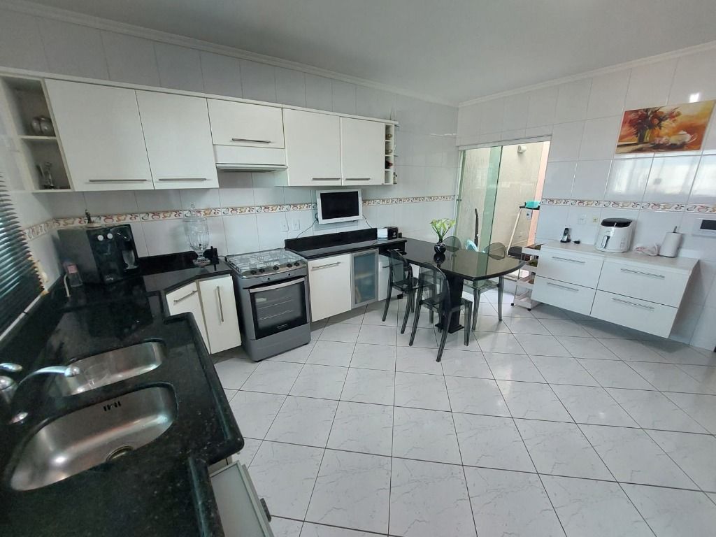 Sobrado à venda no Vila Pinheirinho: 