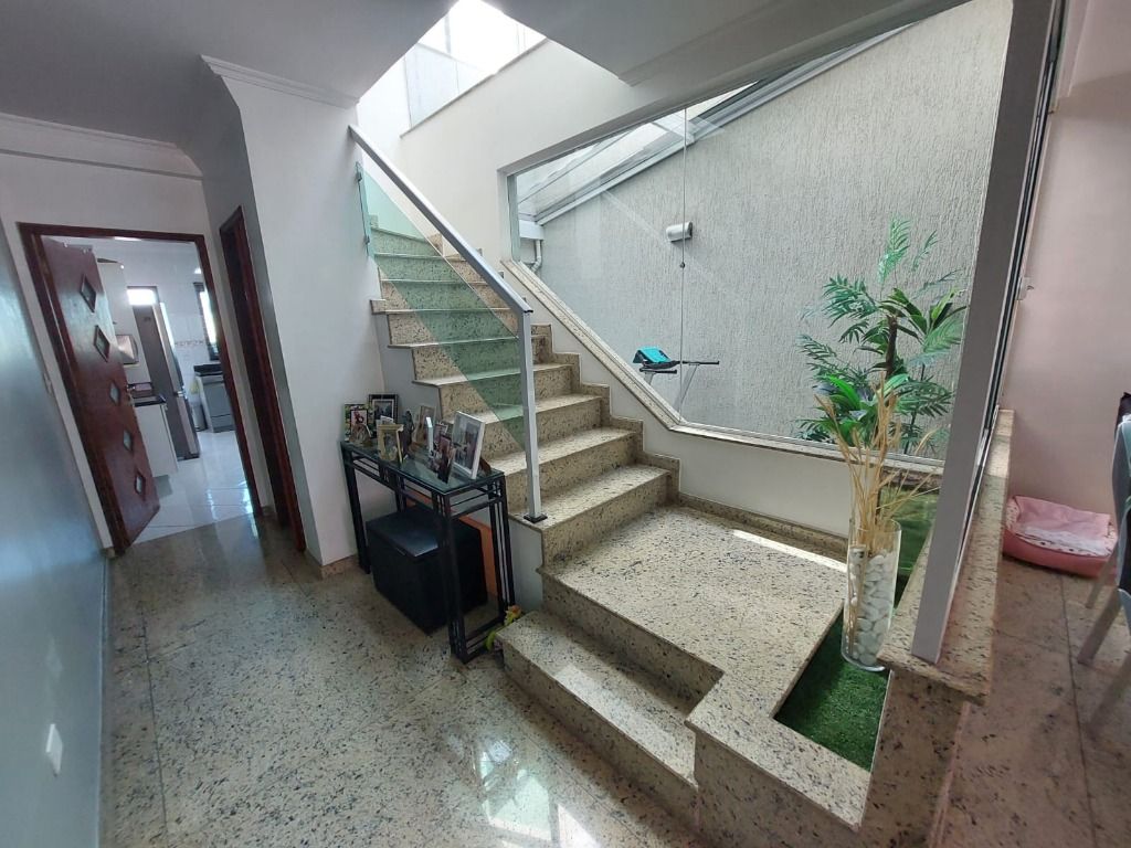 Sobrado à venda no Vila Pinheirinho: 