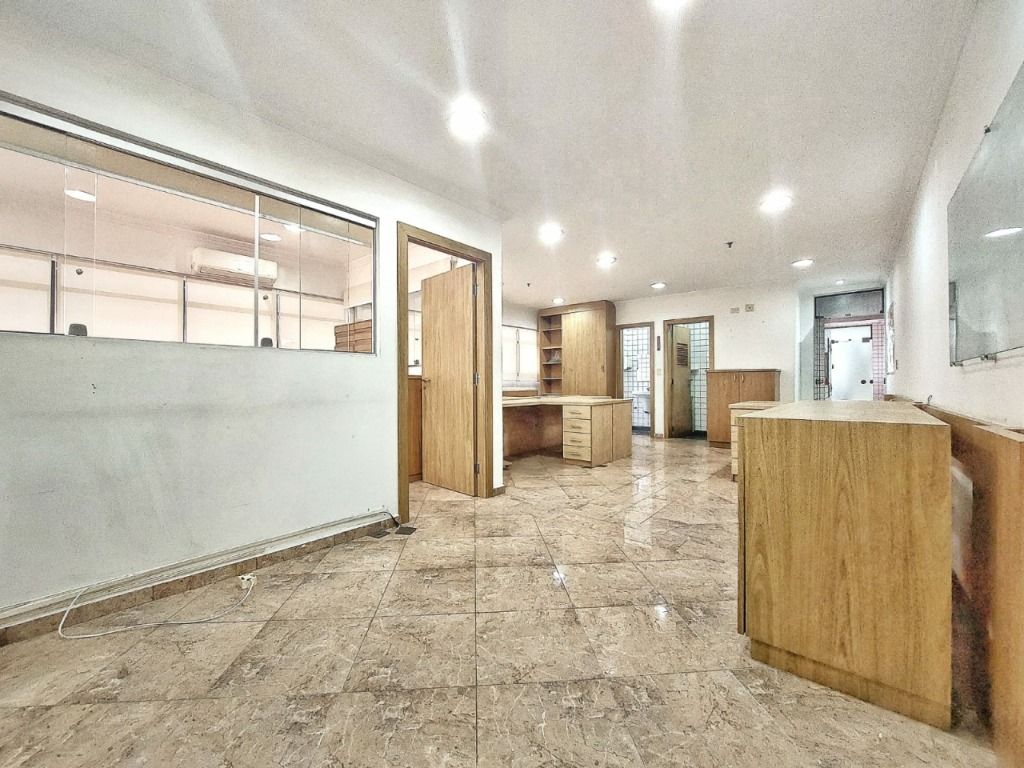 Sala à venda no Centro: 